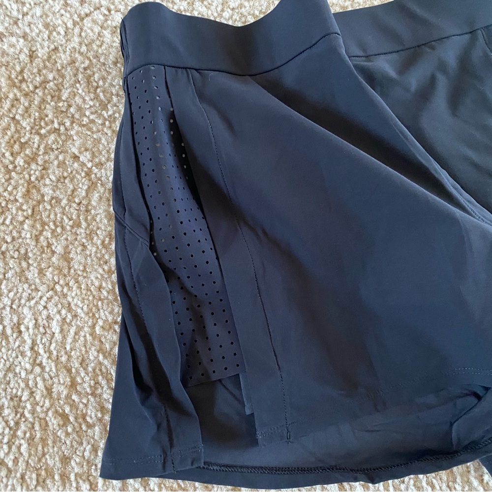 Lululemon Tracker High Rise Shorts - Picture 3 of 5
